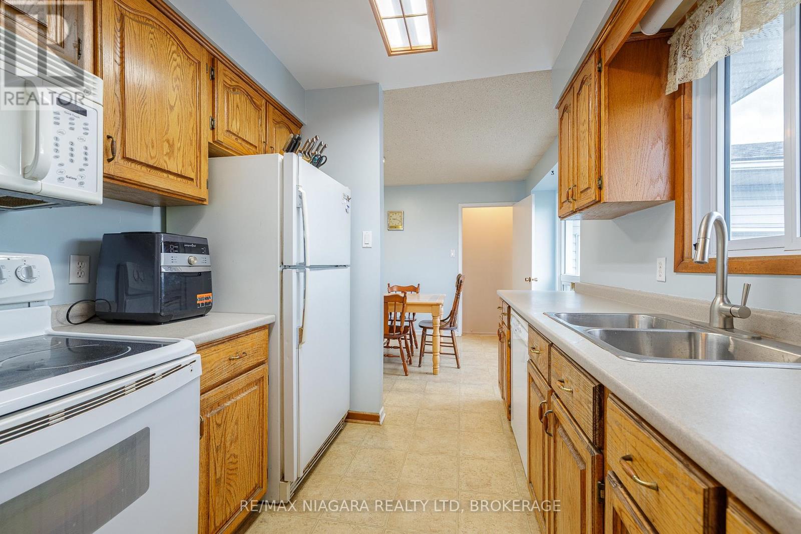 Photo 10 of 8420 Lamont Avenue, Niagara Falls ON