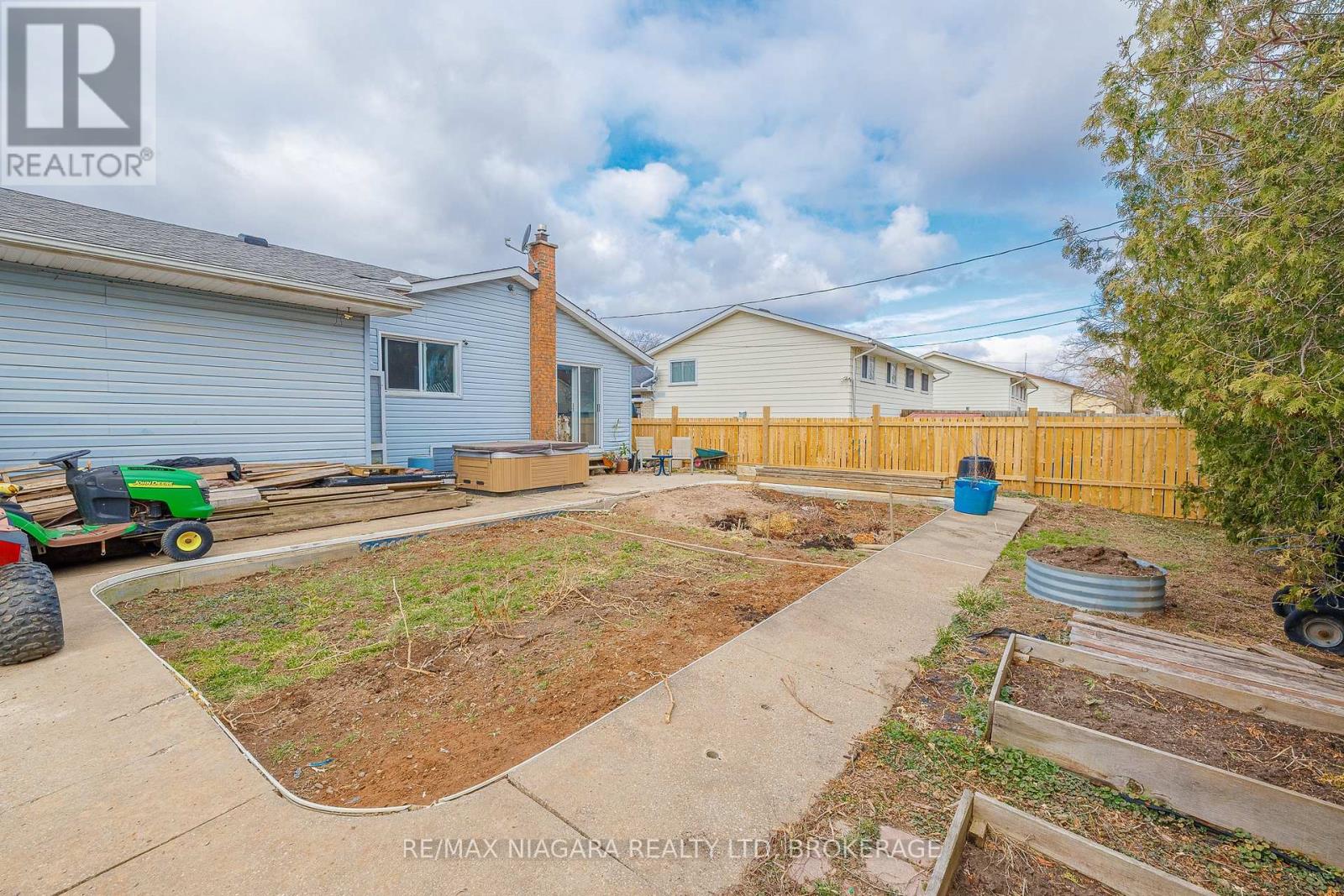 Photo 33 of 8420 Lamont Avenue, Niagara Falls ON