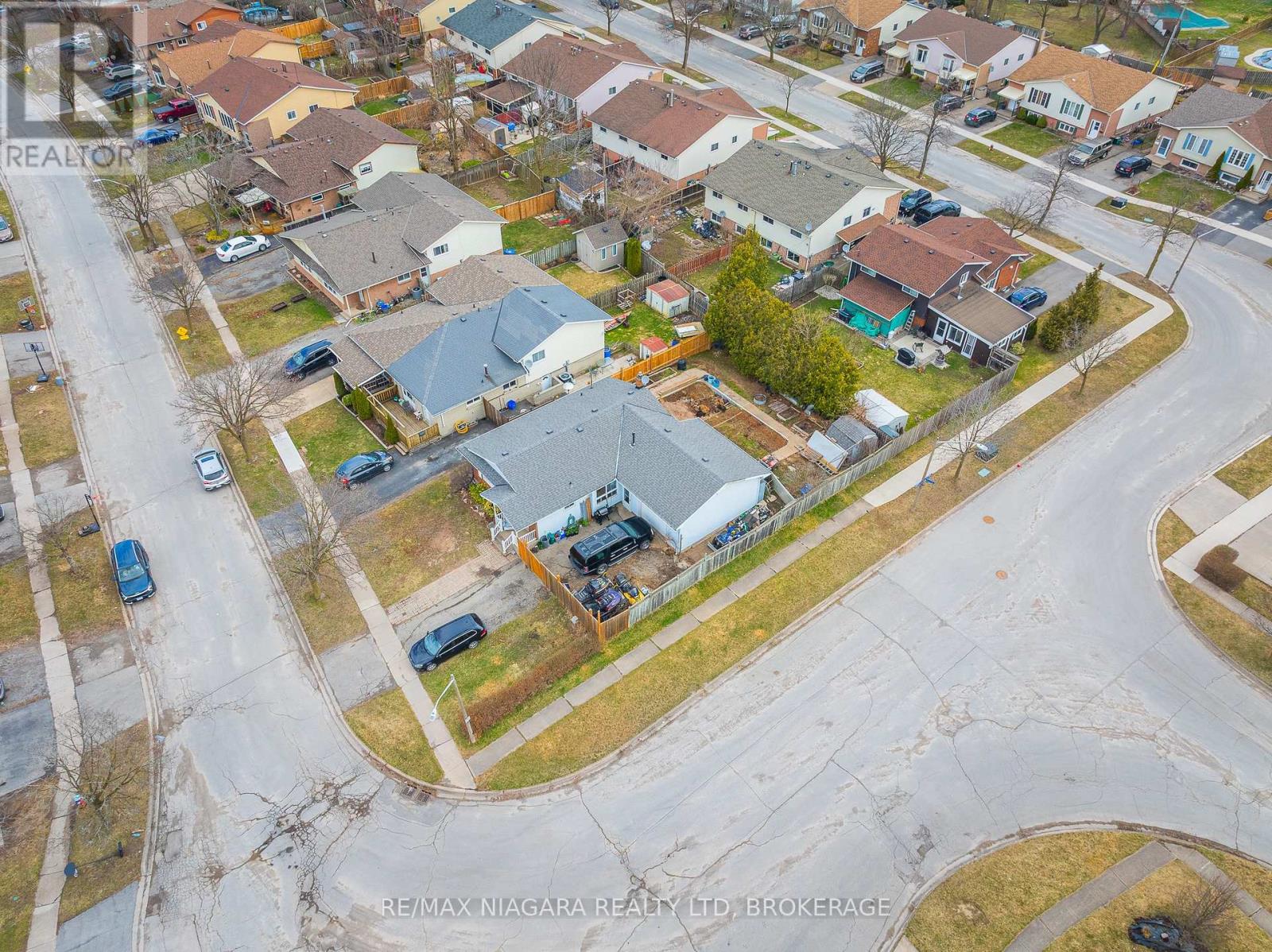 Photo 40 of 8420 Lamont Avenue, Niagara Falls ON
