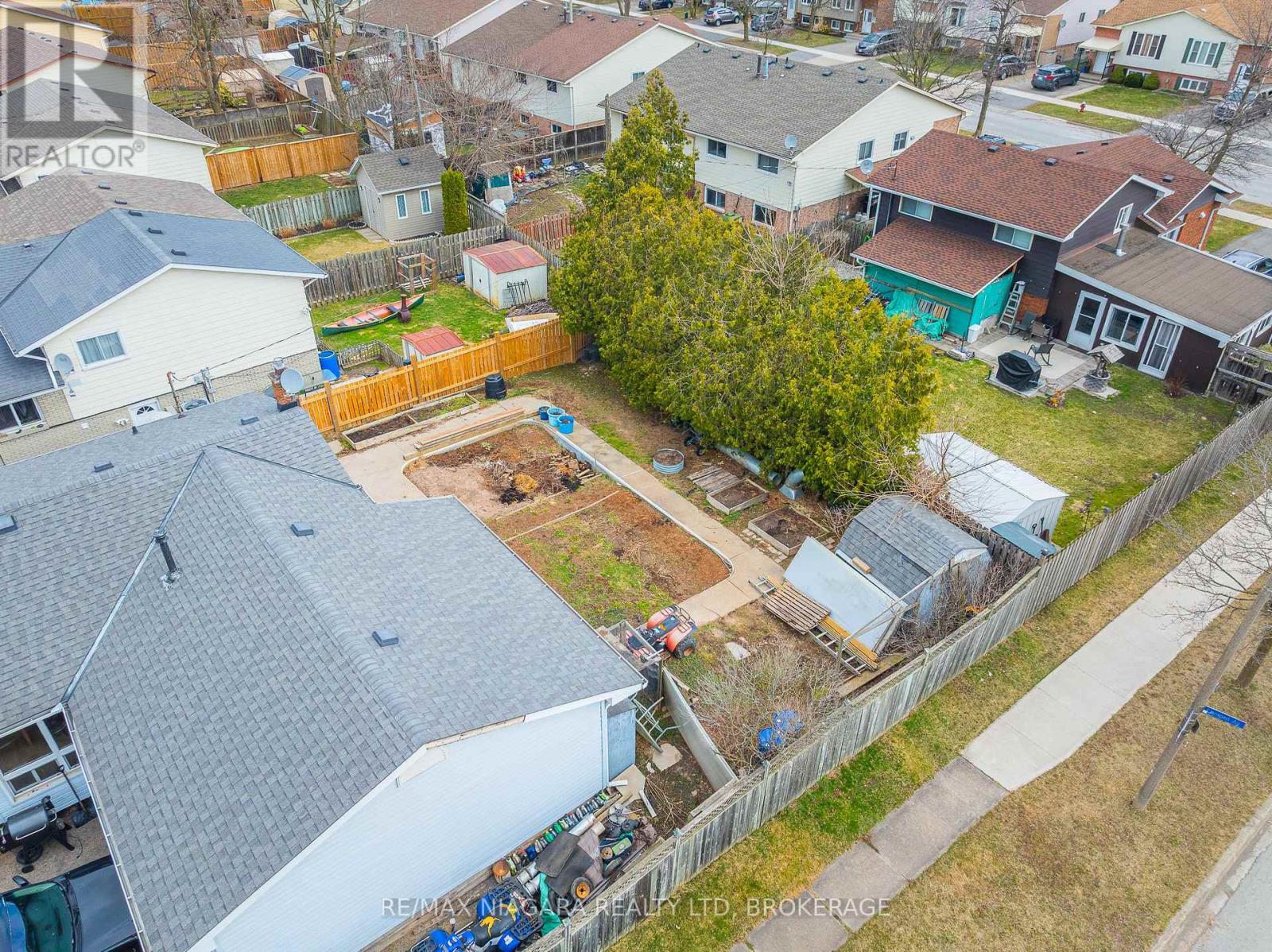 Photo 35 of 8420 Lamont Avenue, Niagara Falls ON