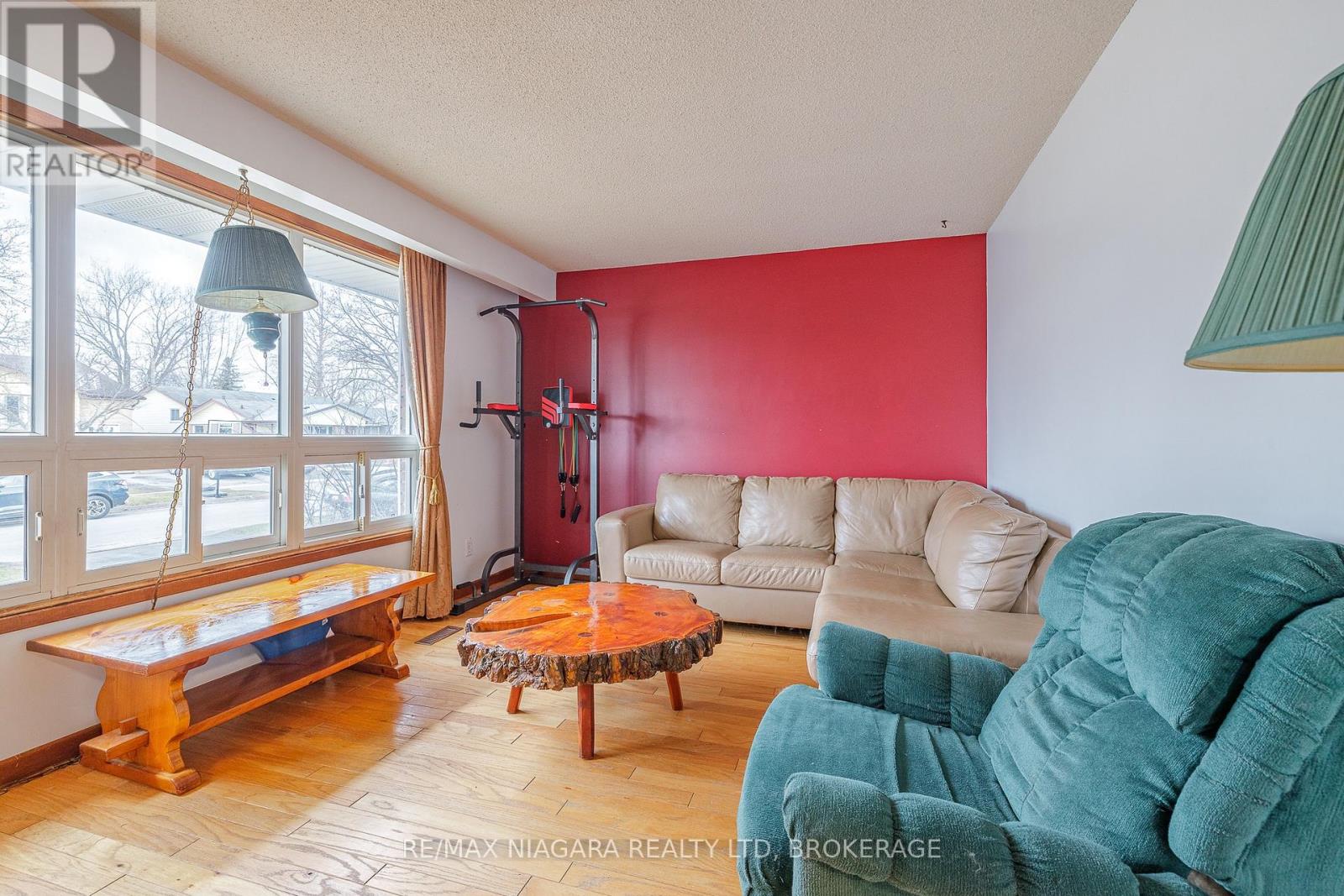 Photo 7 of 8420 Lamont Avenue, Niagara Falls ON
