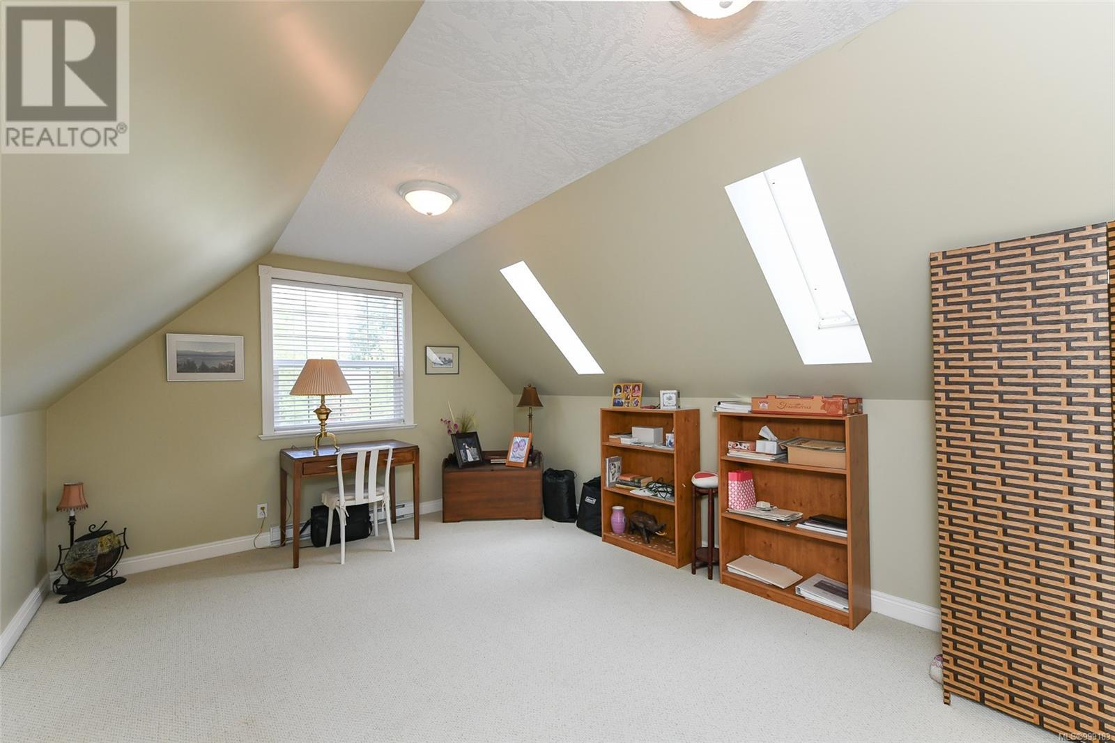 642 Sky View Pl, Comox