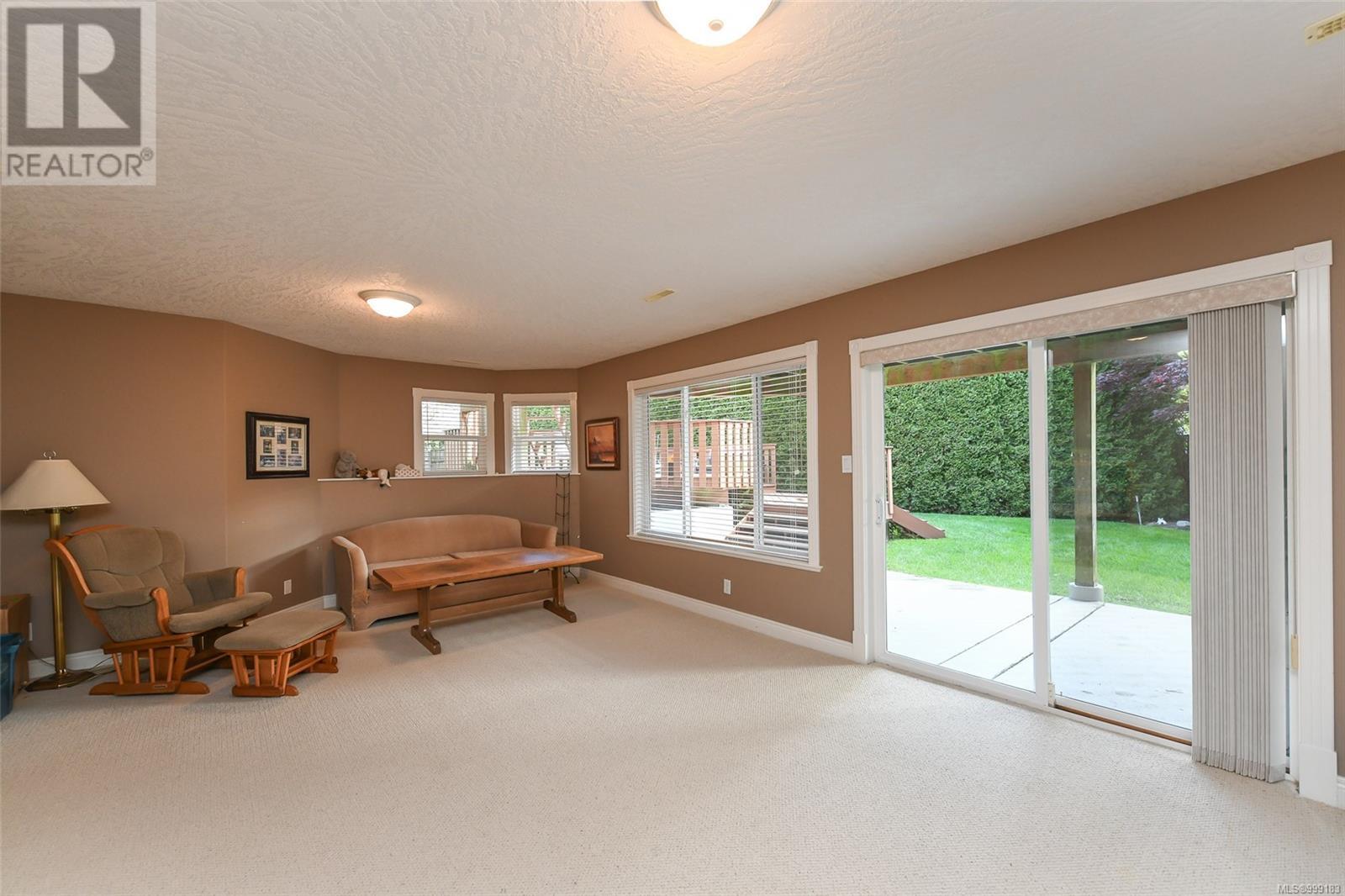 642 Sky View Pl, Comox