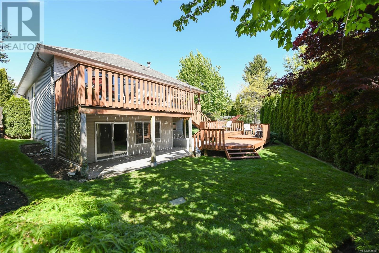 642 Sky View Pl, Comox