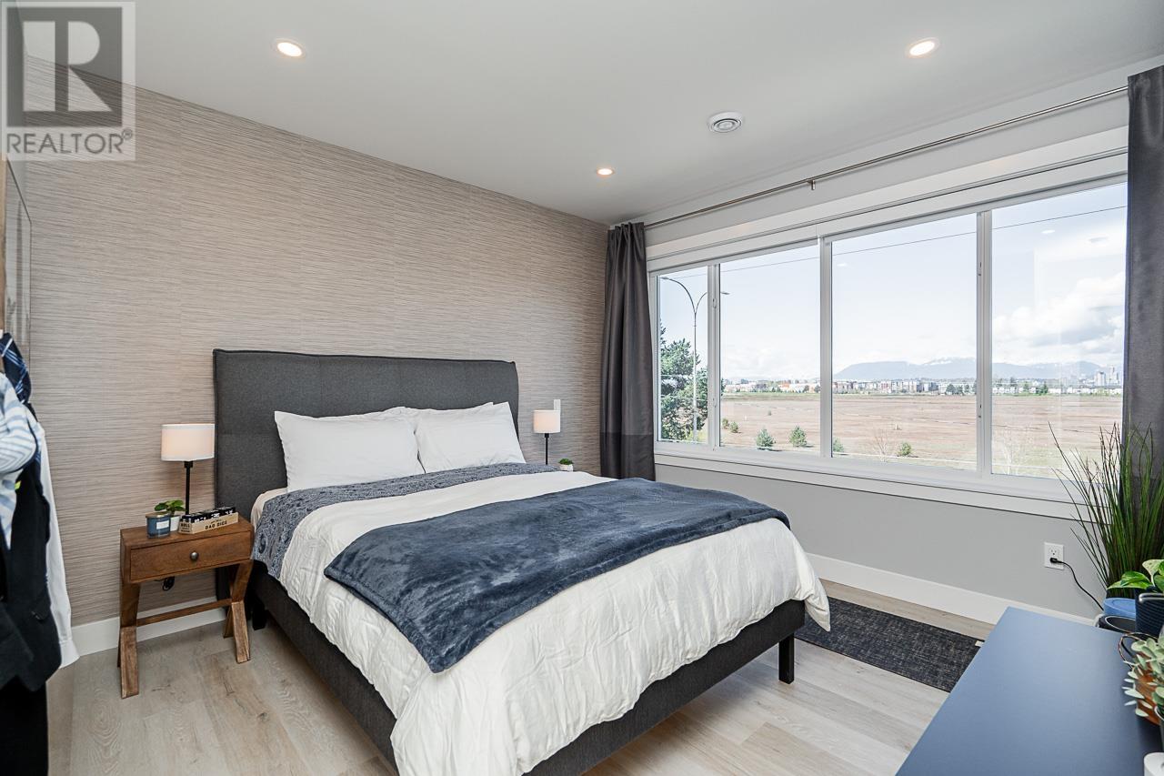 #10-6017 NO 4 Road, Richmond