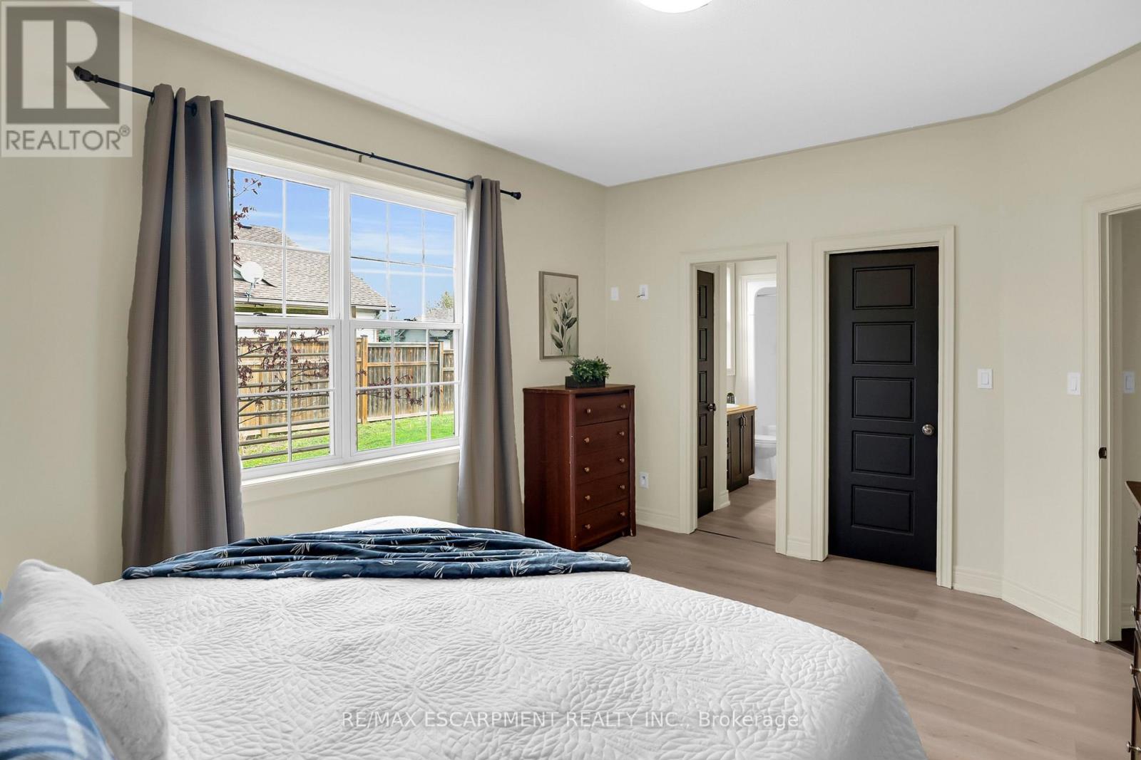 Photo 4 of 3238 Charleston Drive, Fort Erie ON