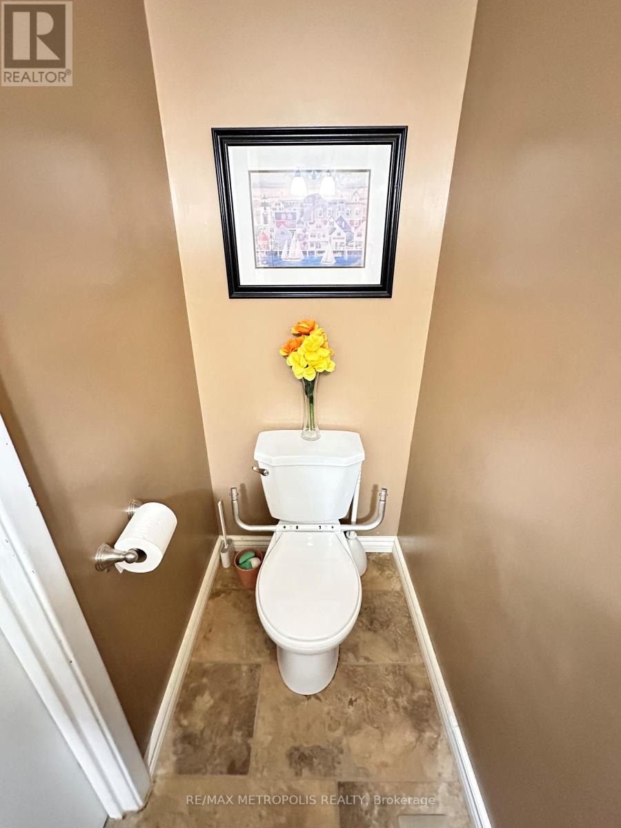 Photo 8 of 2 2994 Meadowbrook Lane, Windsor ON