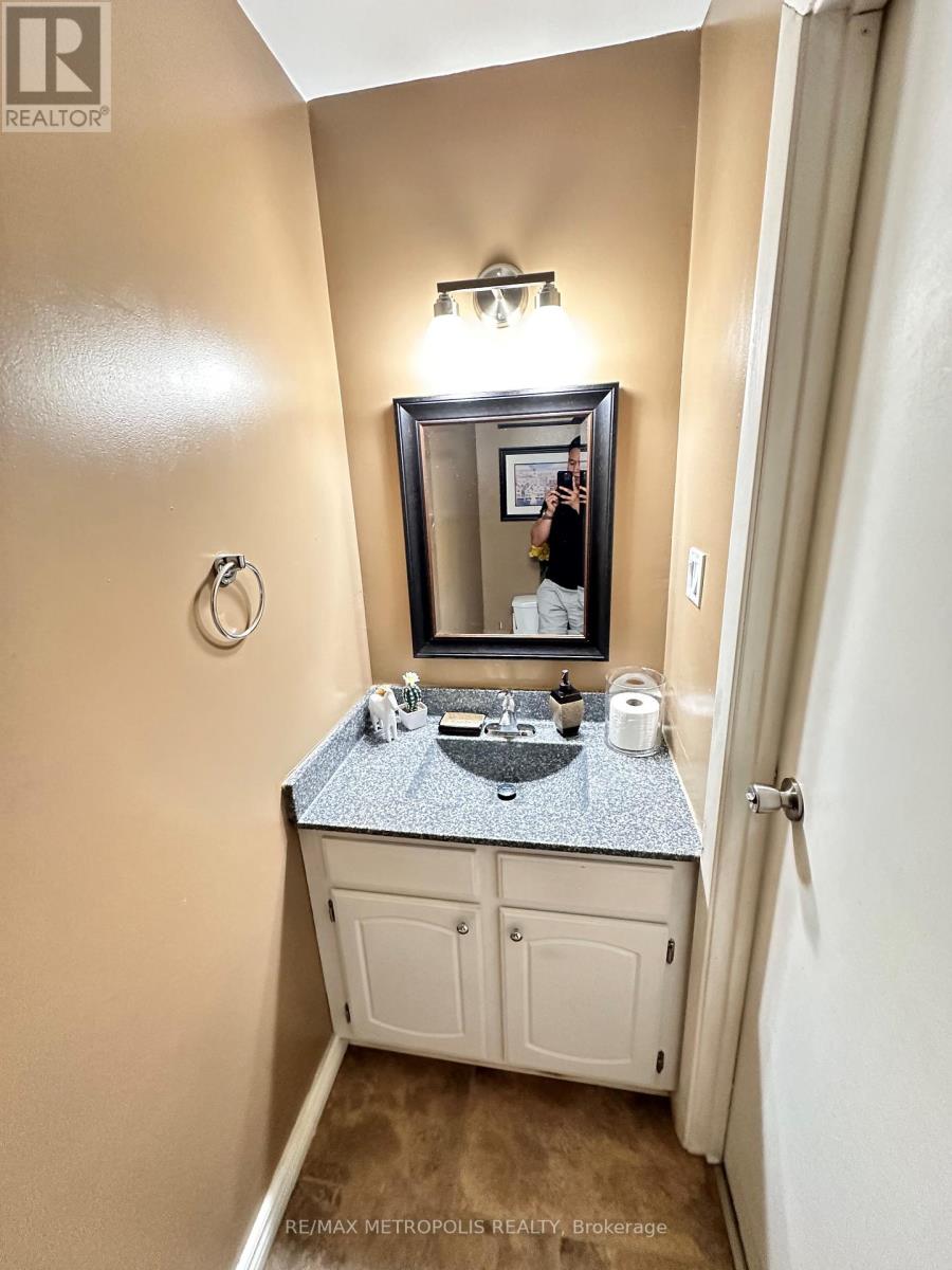 Photo 33 of 2 2994 Meadowbrook Lane, Windsor ON