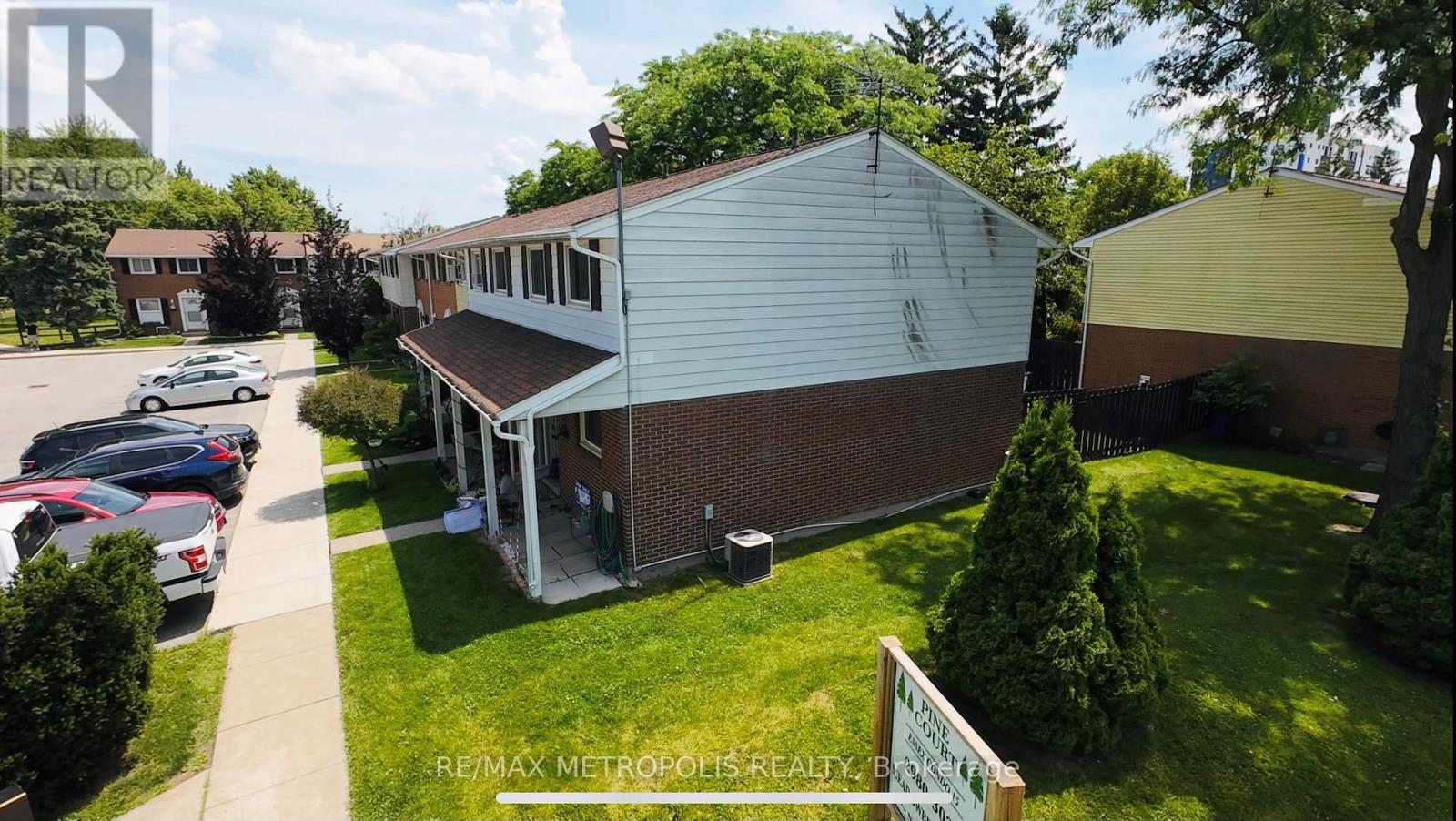 Photo 3 of 2 2994 Meadowbrook Lane, Windsor ON