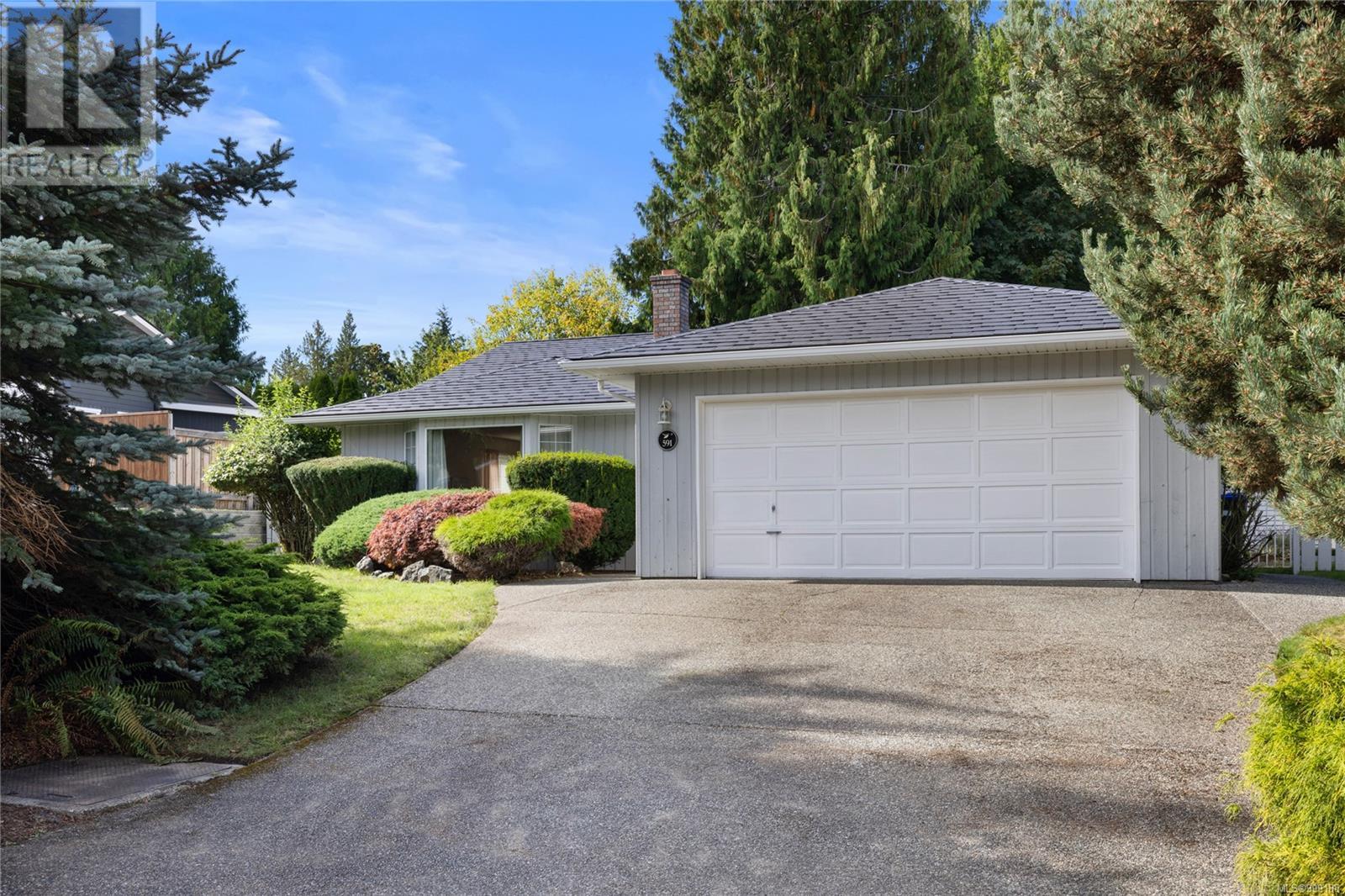 591 Moresby Ave, Qualicum Beach