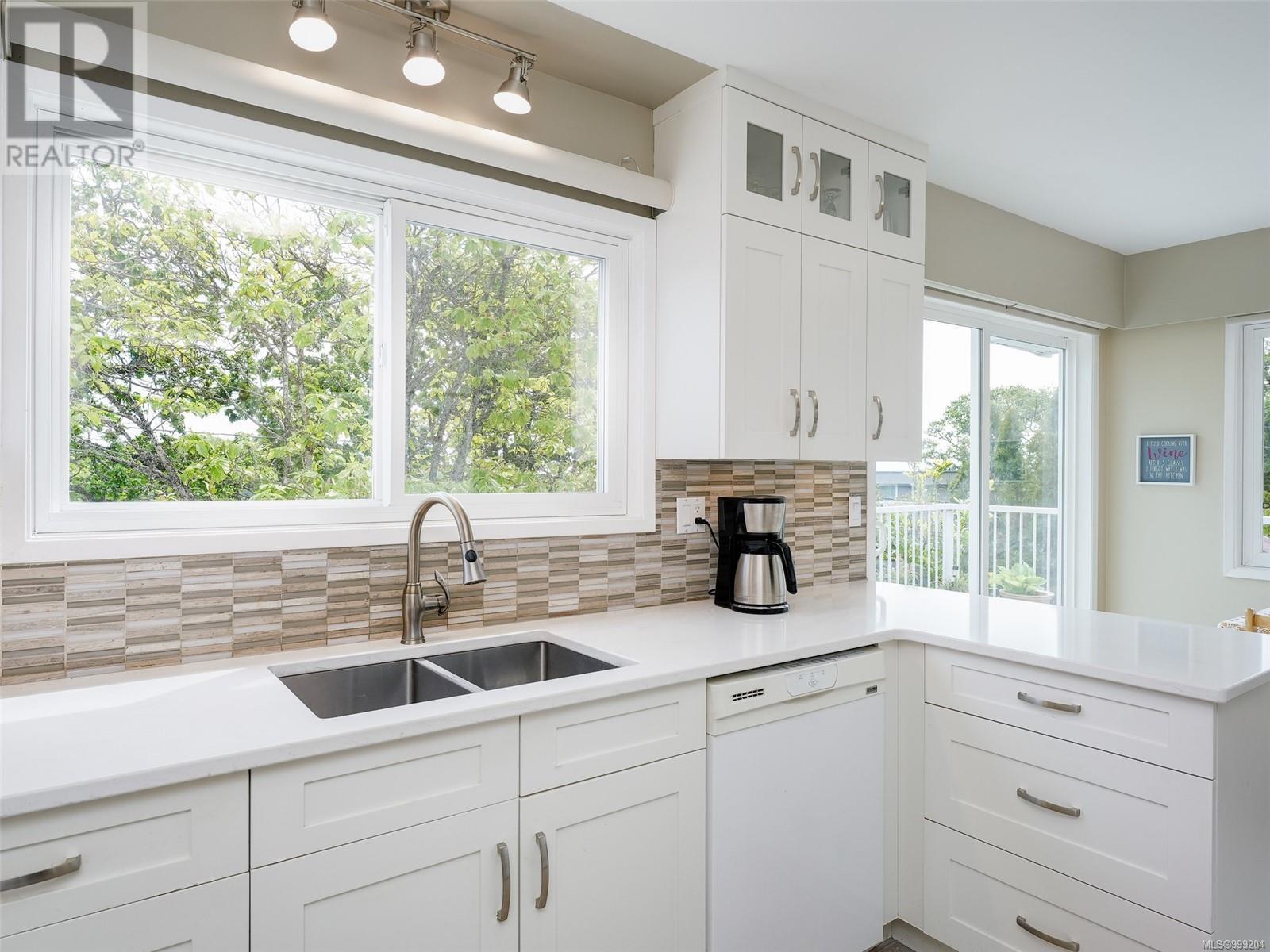  1470 Banff Place, Saanich