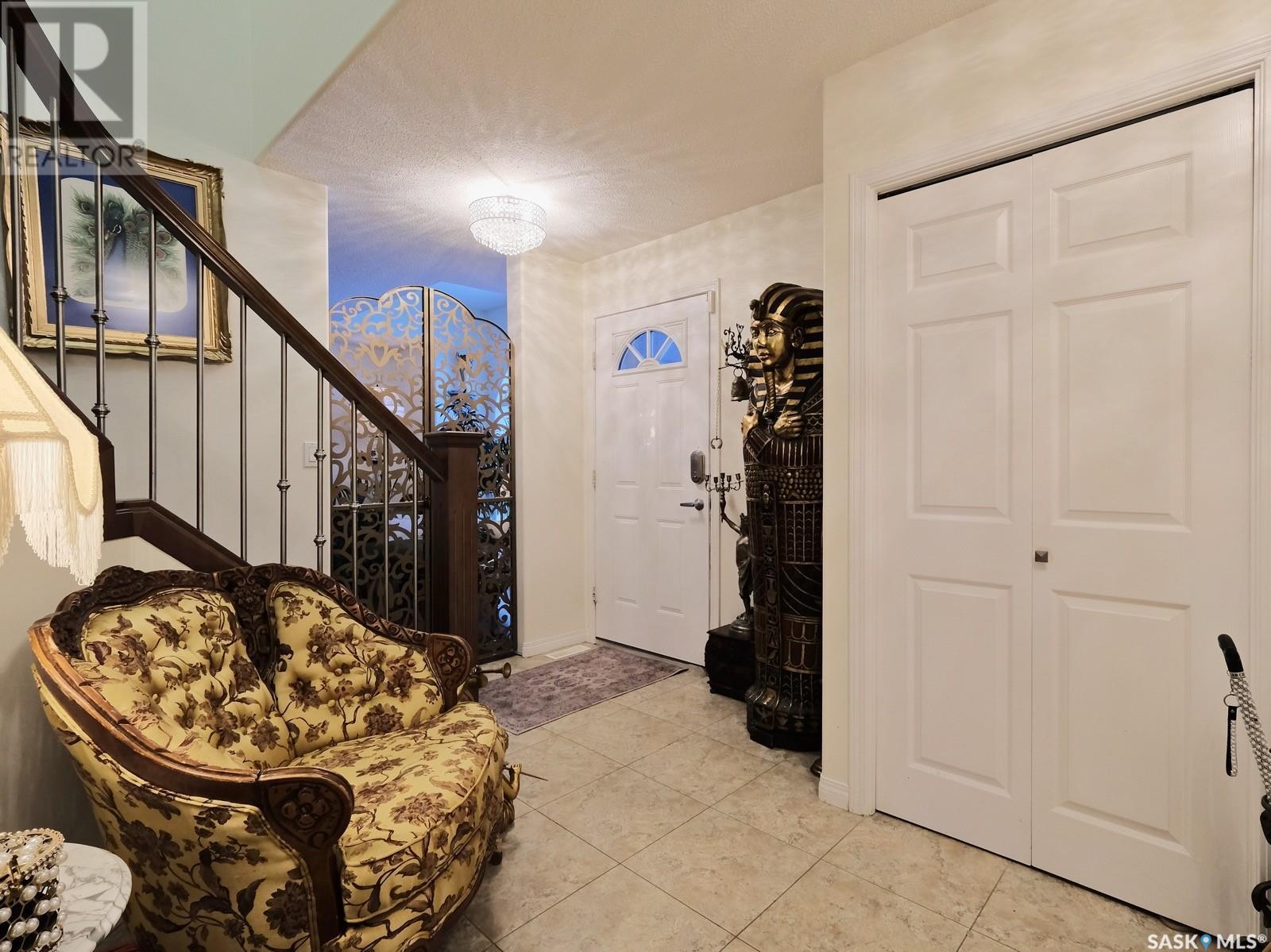 Photo 5 of 202 St Andrews Crescent, Rosetown SK