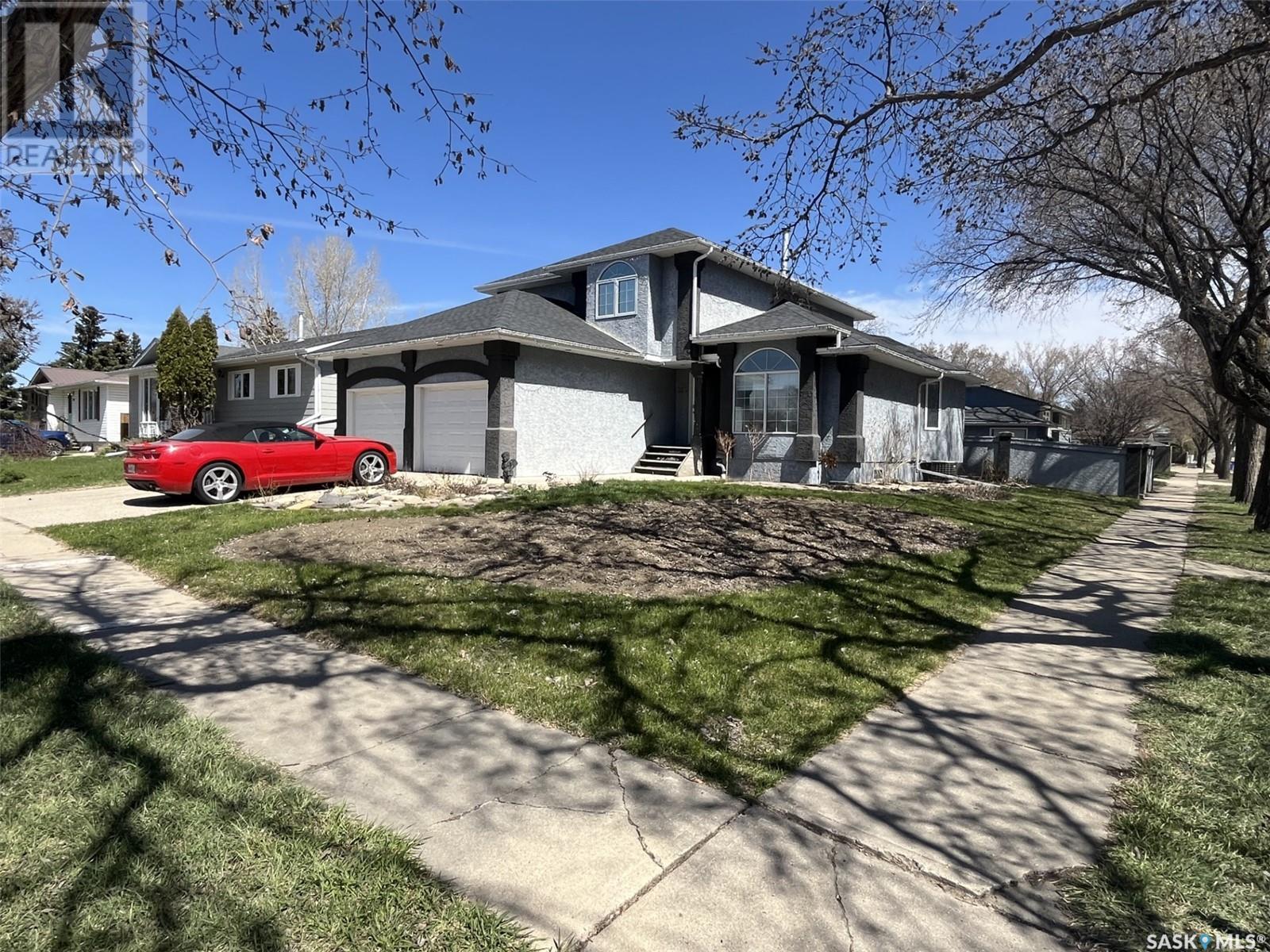 Photo 2 of 202 St Andrews Crescent, Rosetown SK
