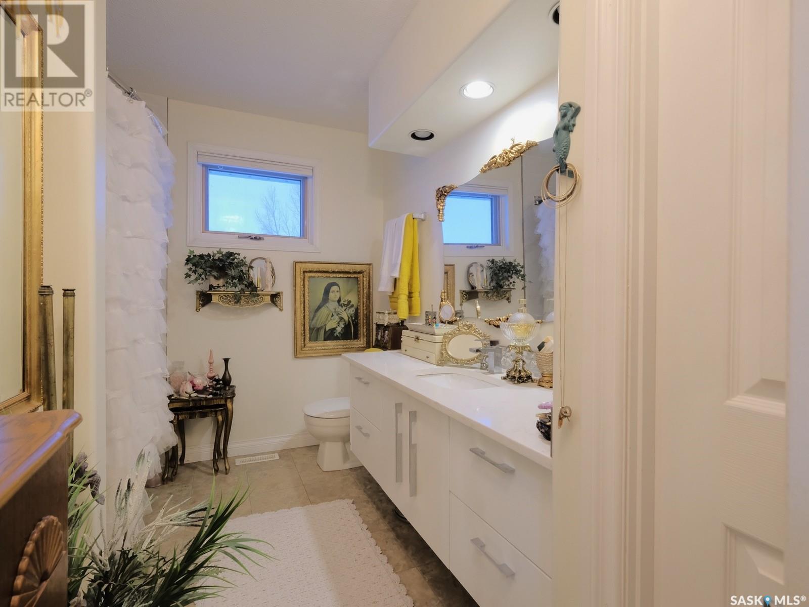 Photo 31 of 202 St Andrews Crescent, Rosetown SK