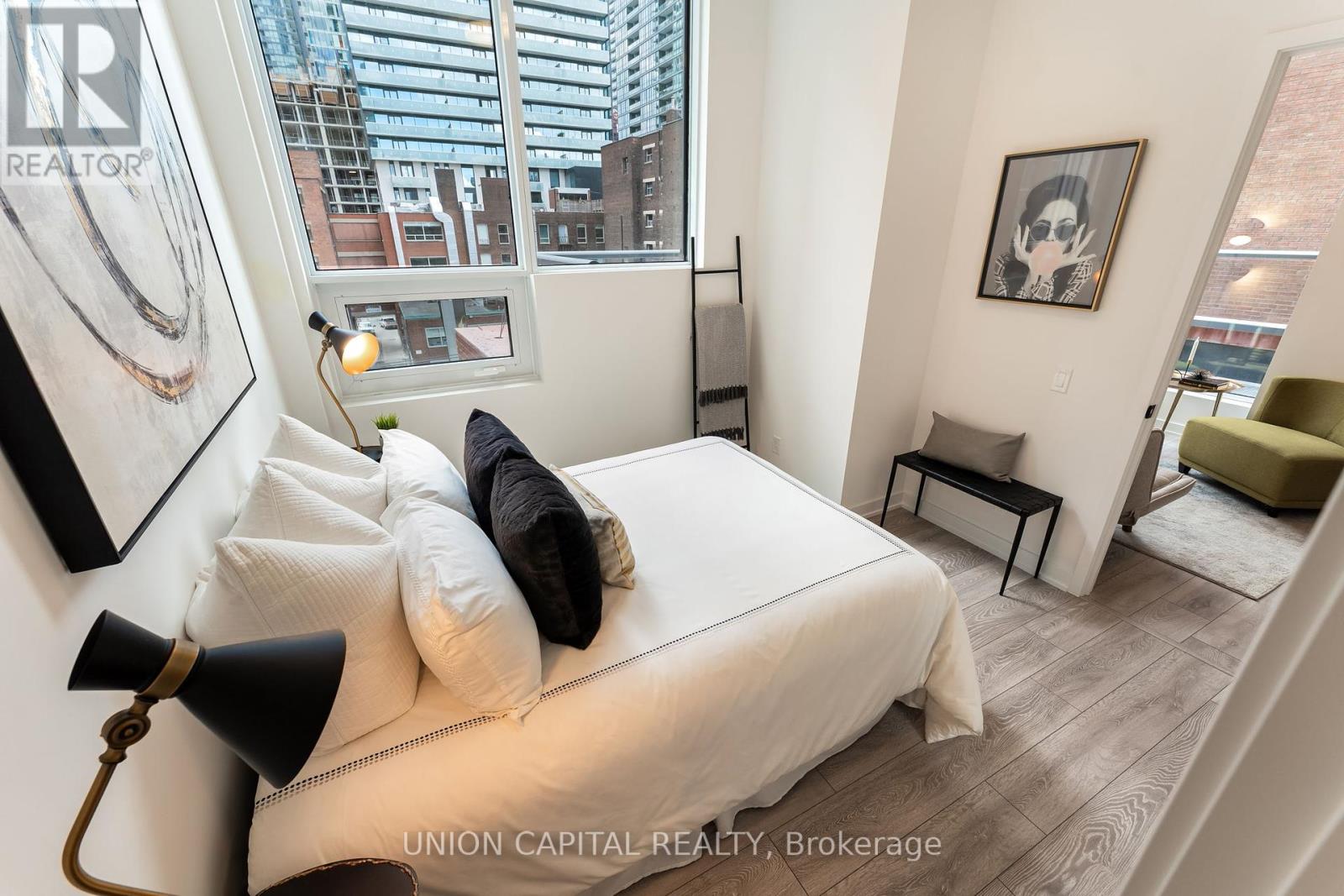 Photo 10 of 301 108 Peter Street, Toronto ON