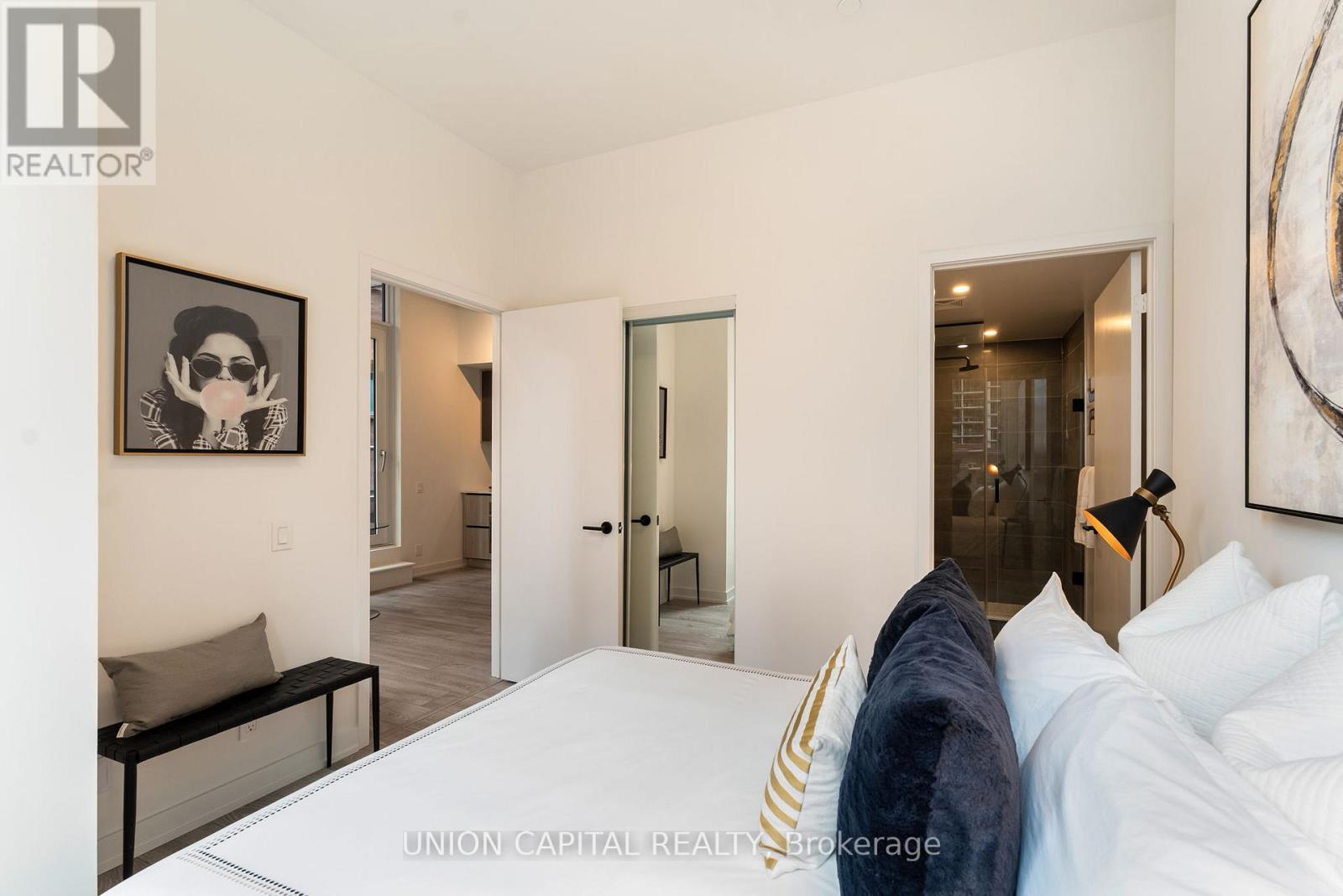 Photo 11 of 301 108 Peter Street, Toronto ON