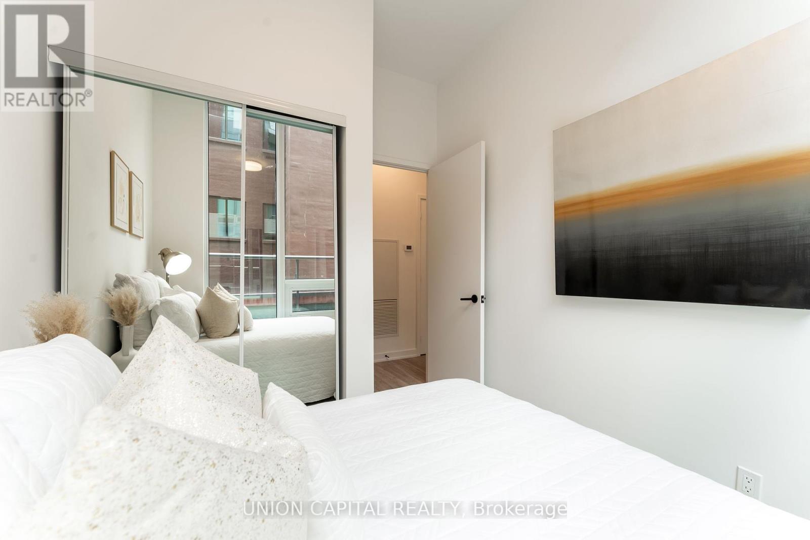 Photo 14 of 301 108 Peter Street, Toronto ON
