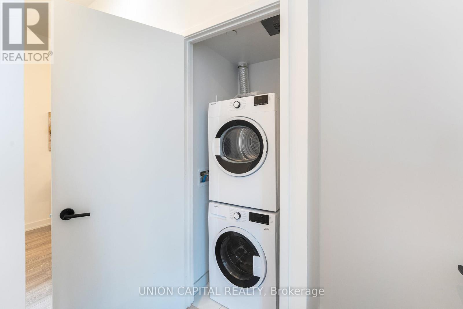 Photo 17 of 301 108 Peter Street, Toronto ON