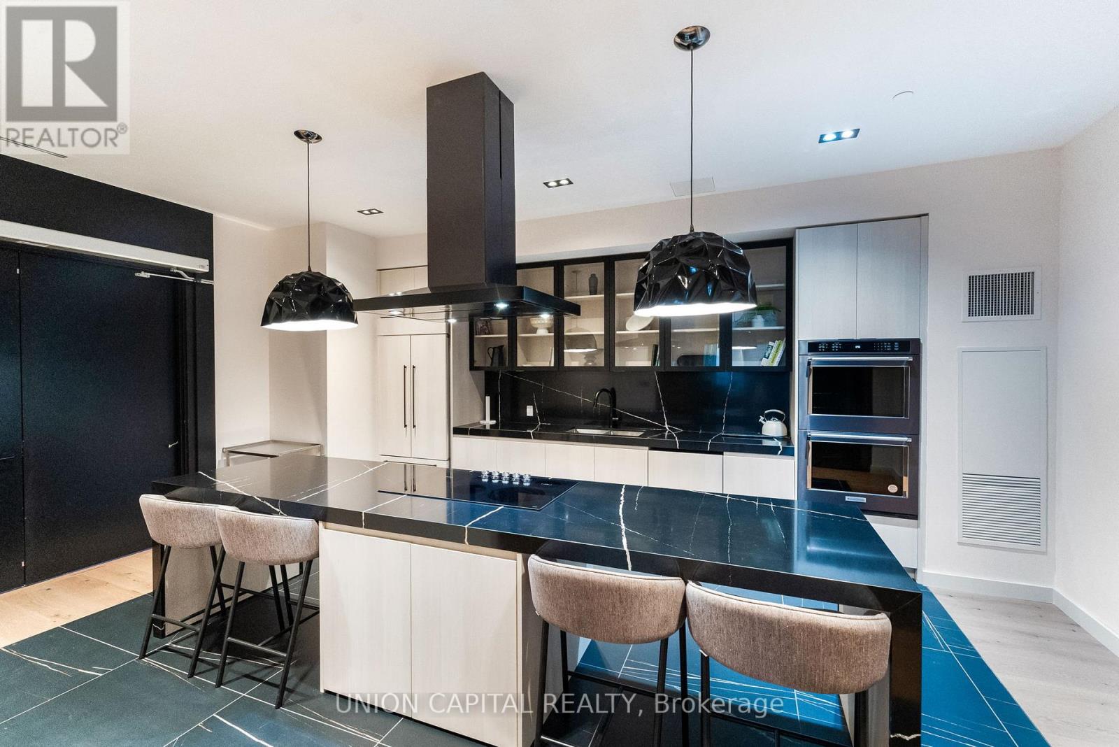 Photo 26 of 301 108 Peter Street, Toronto ON