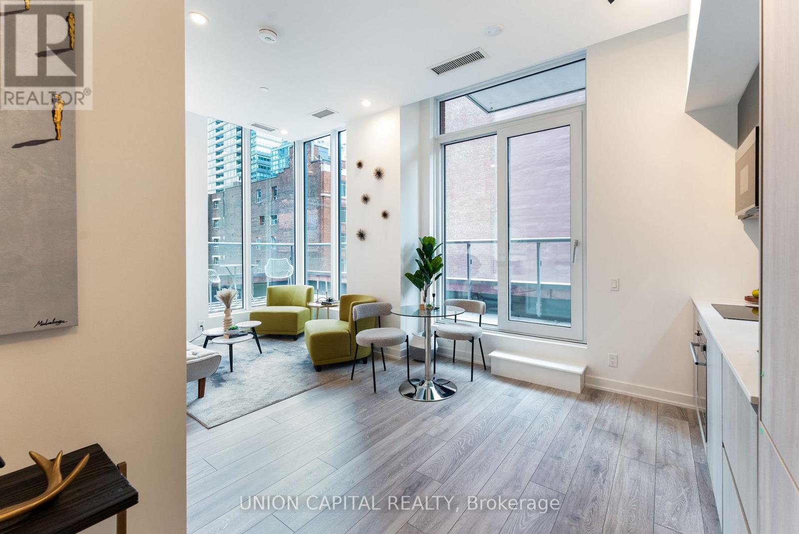 Photo 5 of 301 108 Peter Street, Toronto ON