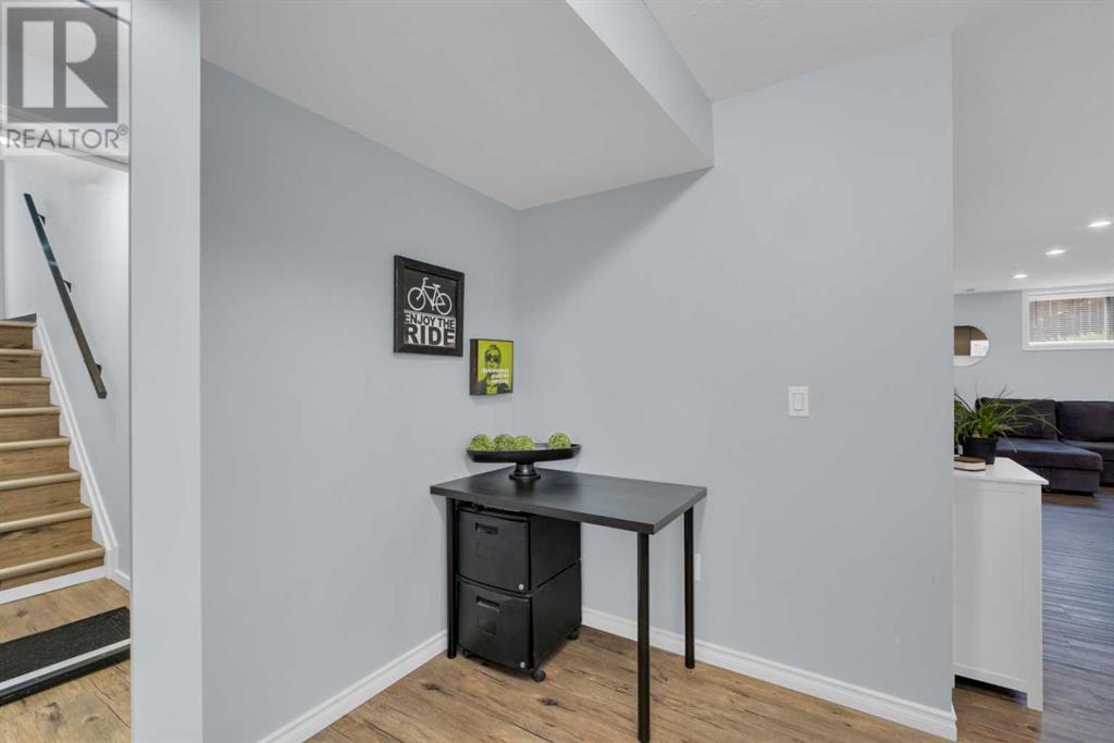 Single Family House Bi-level for Sale in  Bermuda Court NW Beddington Heights Calgary 