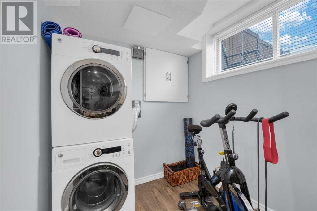 Single Family House Bi-level for Sale in  Bermuda Court NW Beddington Heights Calgary 