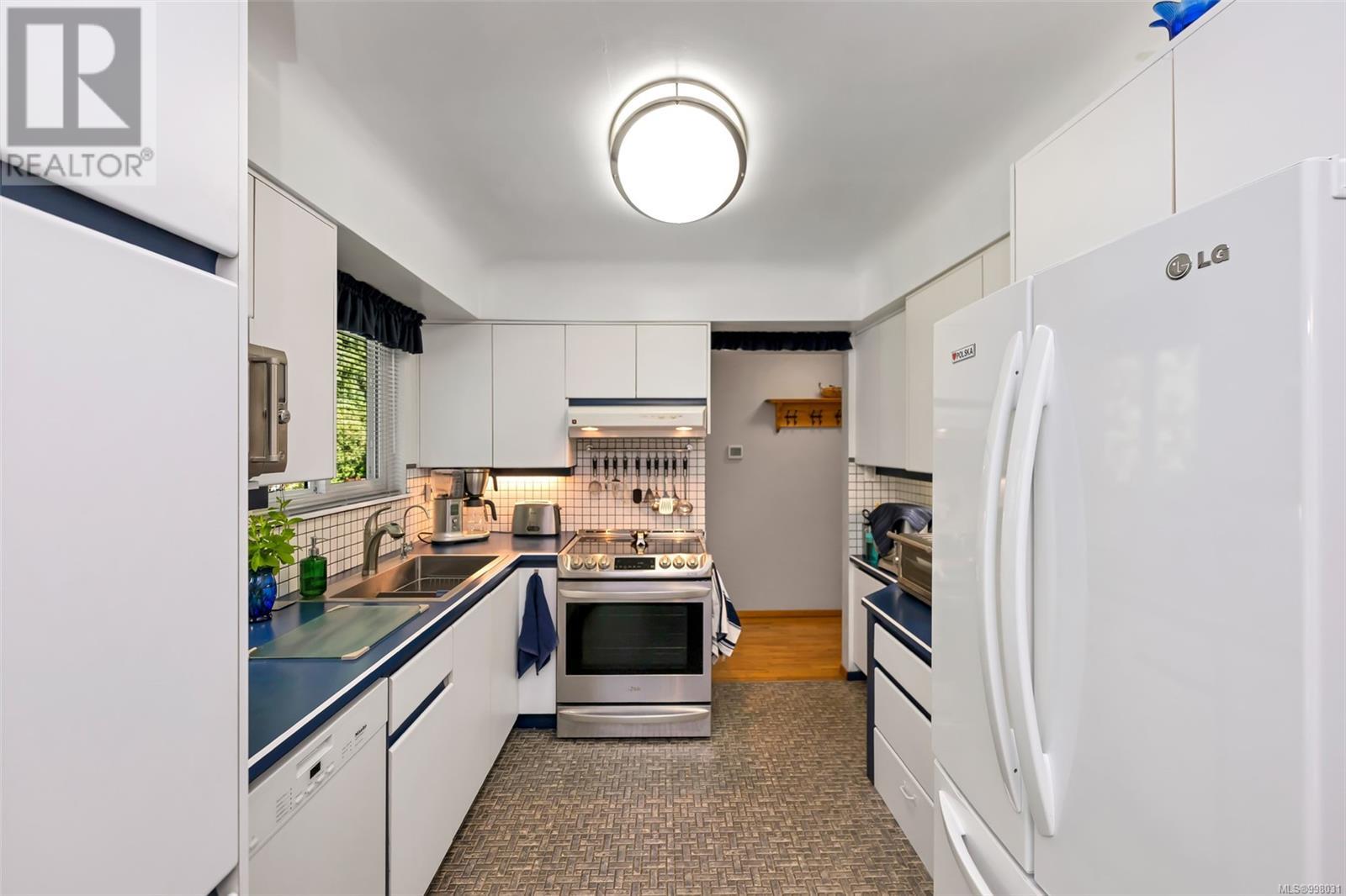 1028 Jenkins Ave, Langford