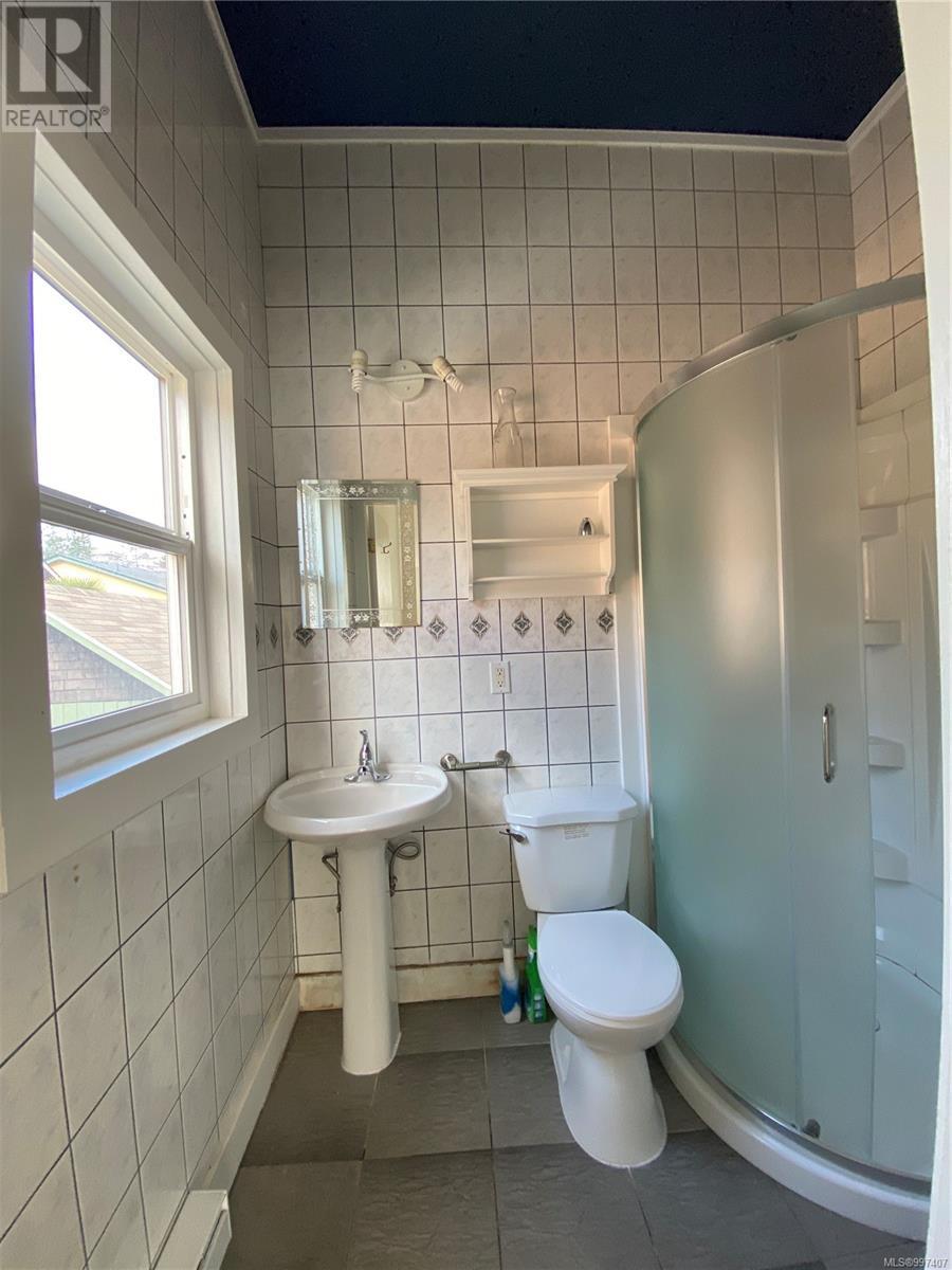  1729 Foul Bay Road, Oak Bay