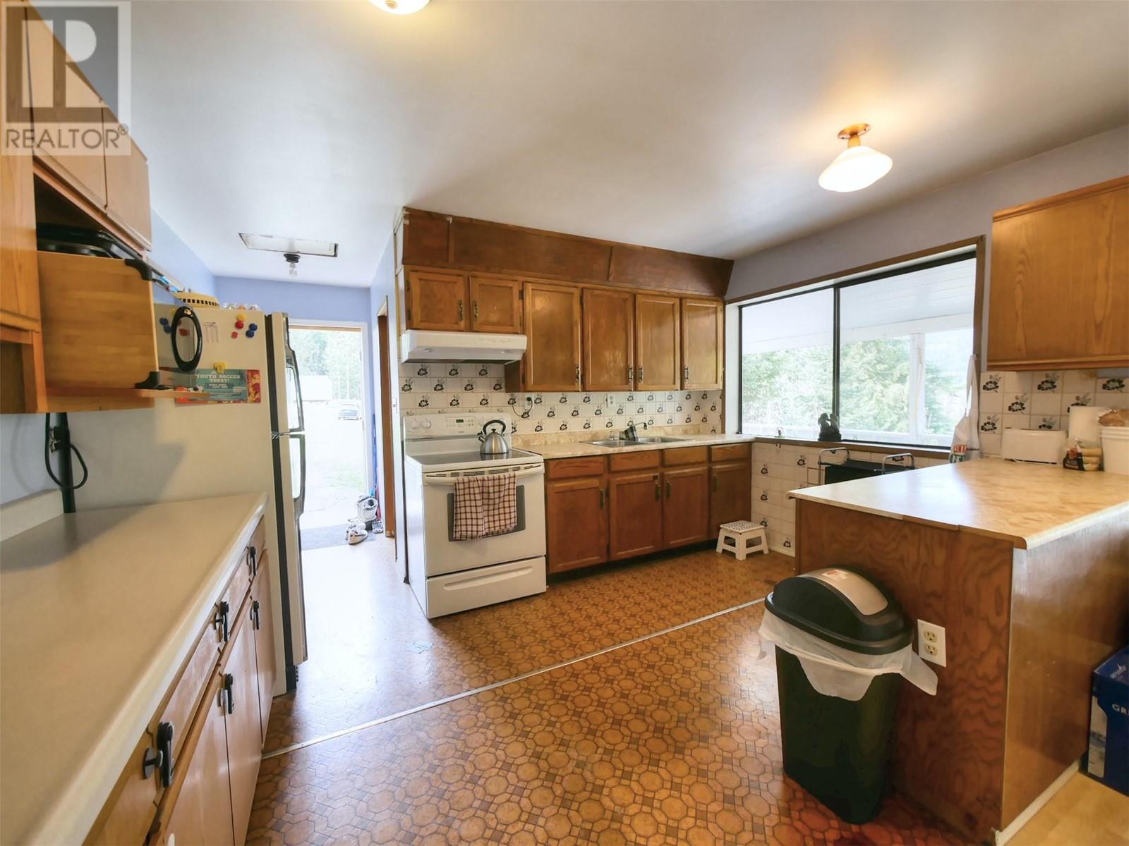 5603 Kitchener Road, Kitchener