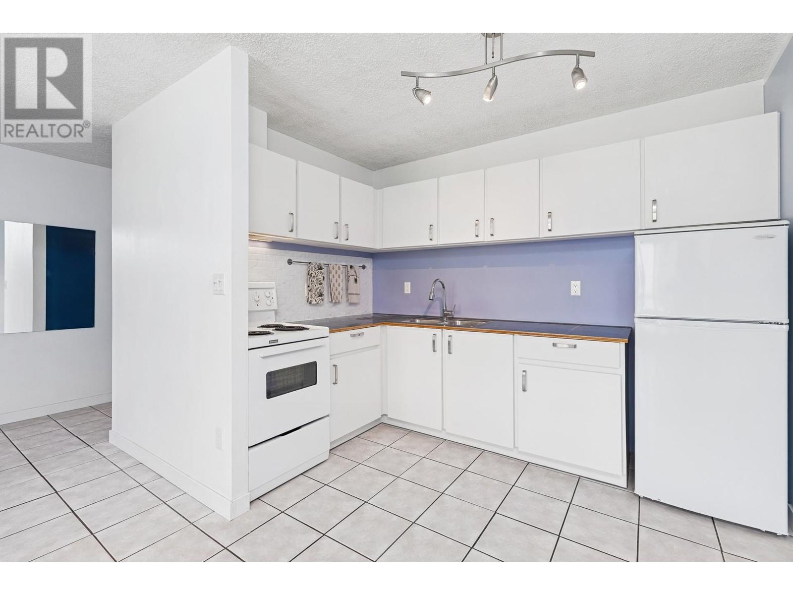 304 145 ST. GEORGES AVENUE, North Vancouver