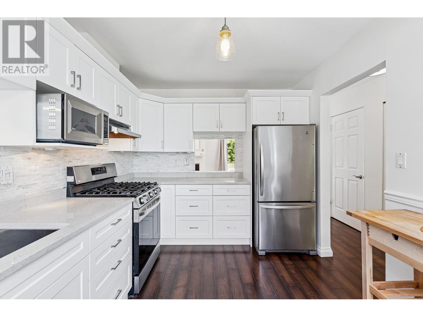 4611 HOSKINS ROAD, North Vancouver