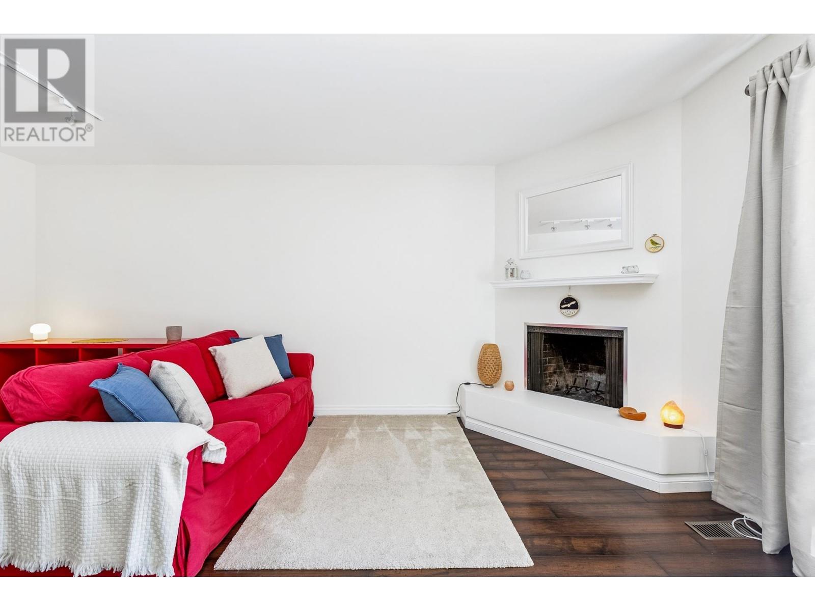 4611 HOSKINS ROAD, North Vancouver