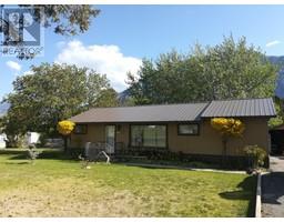 725 2nd Ave Avenue, Keremeos