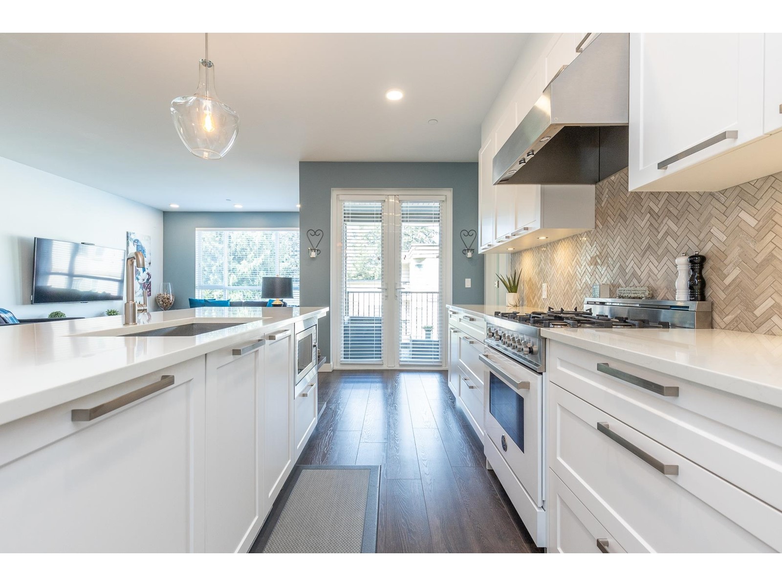 Photo 11 of 204 33540 Mayfair Avenue, Abbotsford BC