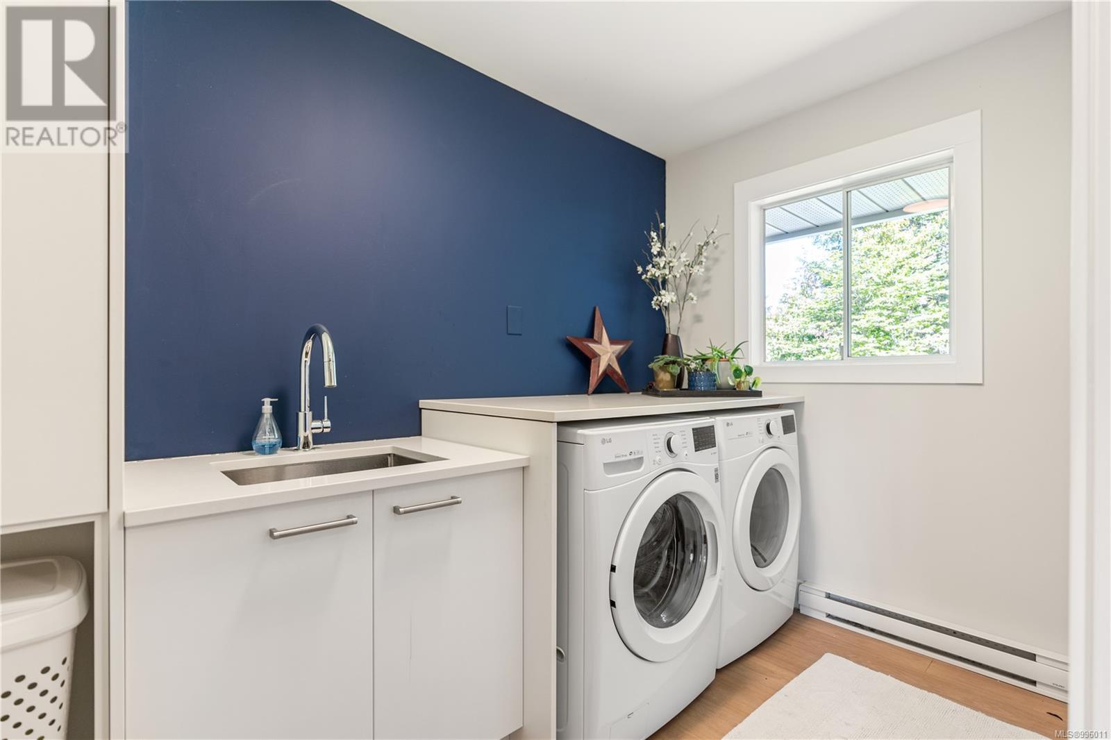  1940 Sandover Crescent, North Saanich
