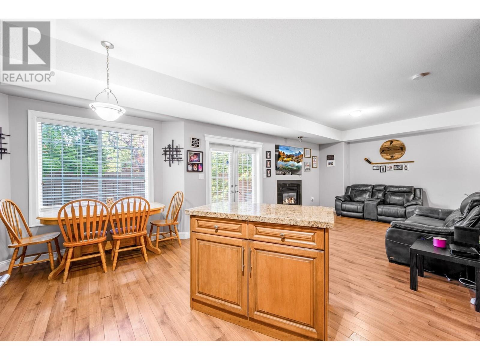 102 1096 FAIRVIEW Road, Penticton