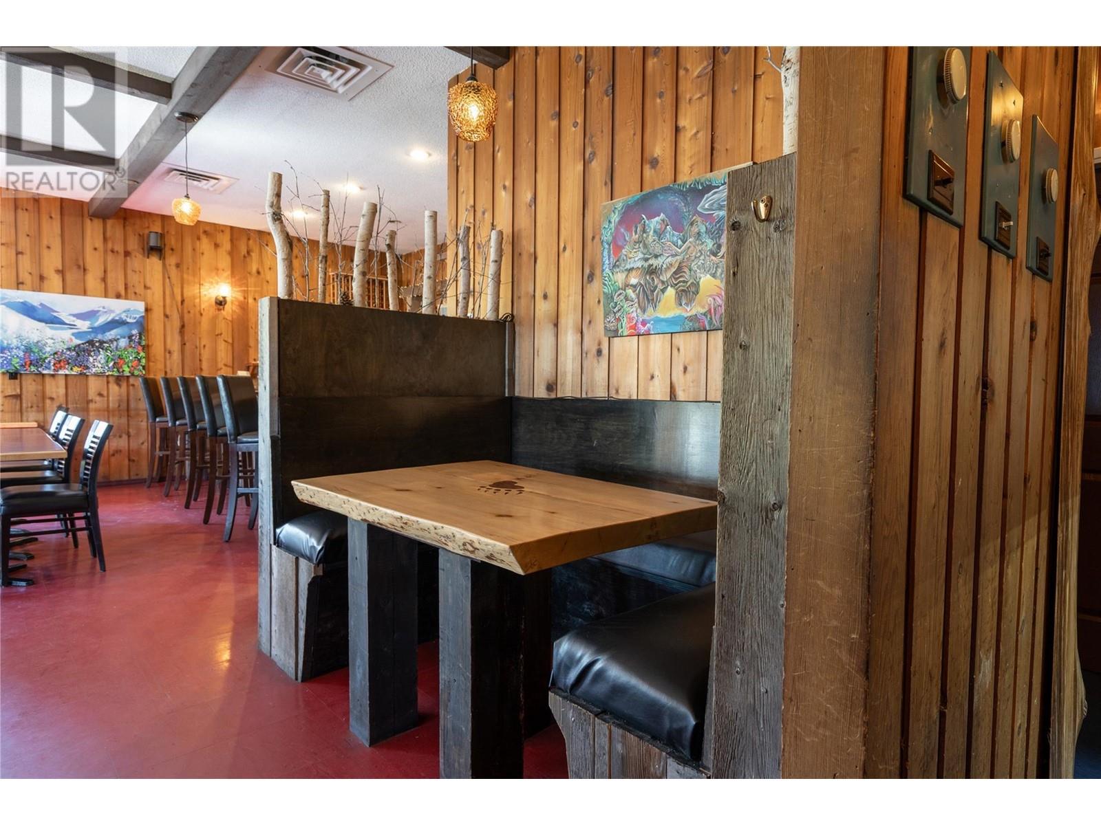  600 Second Street West, Revelstoke