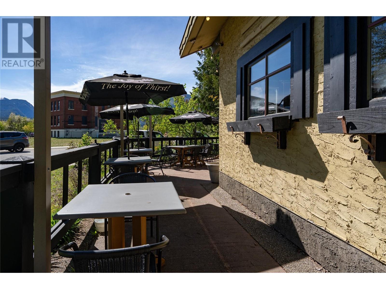  600 Second Street West, Revelstoke