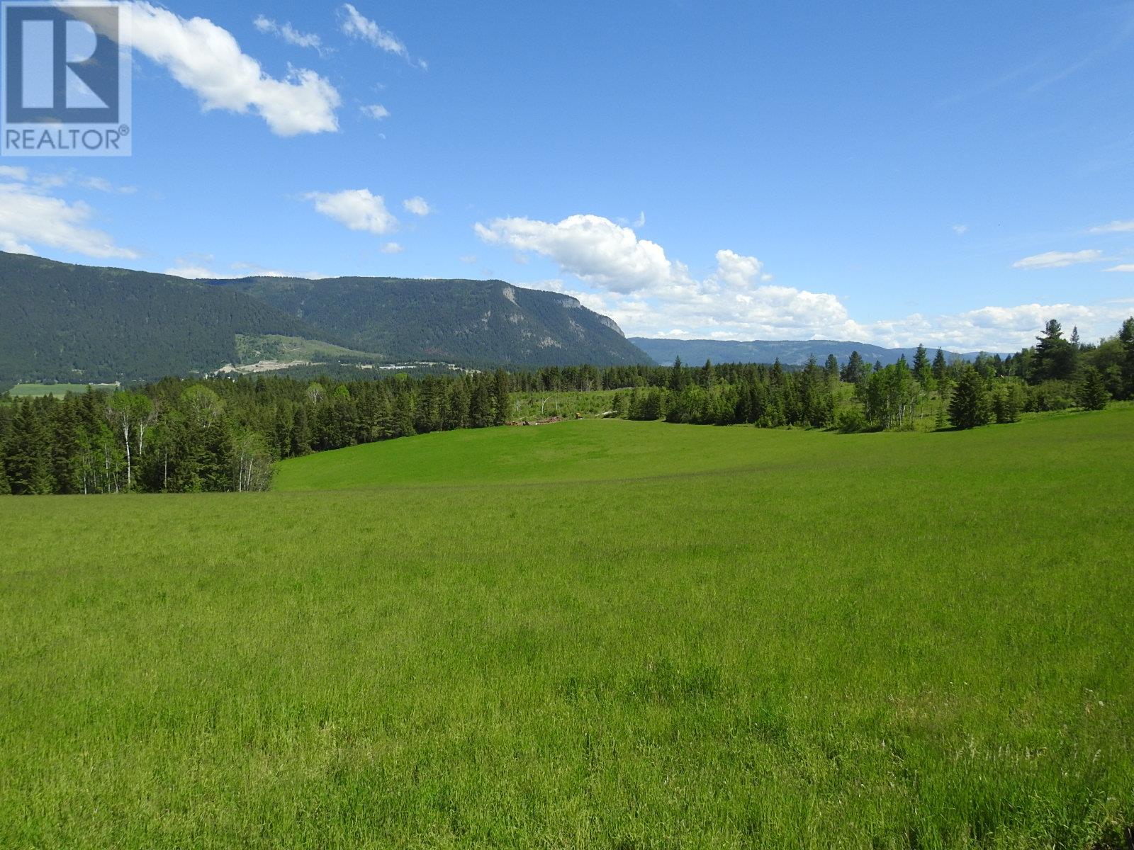 1144 Tappen Valley Road, Tappen