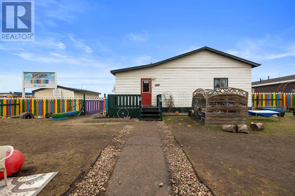Photo 2 of 101 Gregoire Crescent, Fort Mcmurray AB