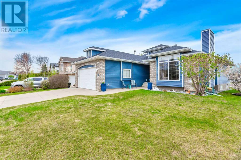 15 Lakes Close, Lacombe