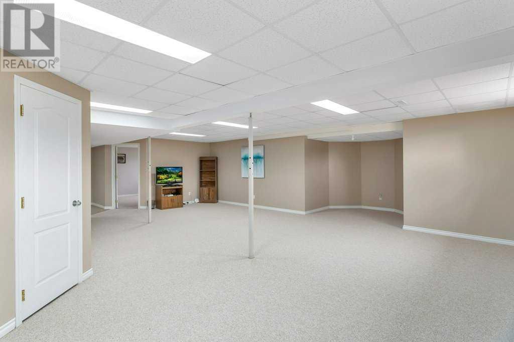 15 Lakes Close, Lacombe