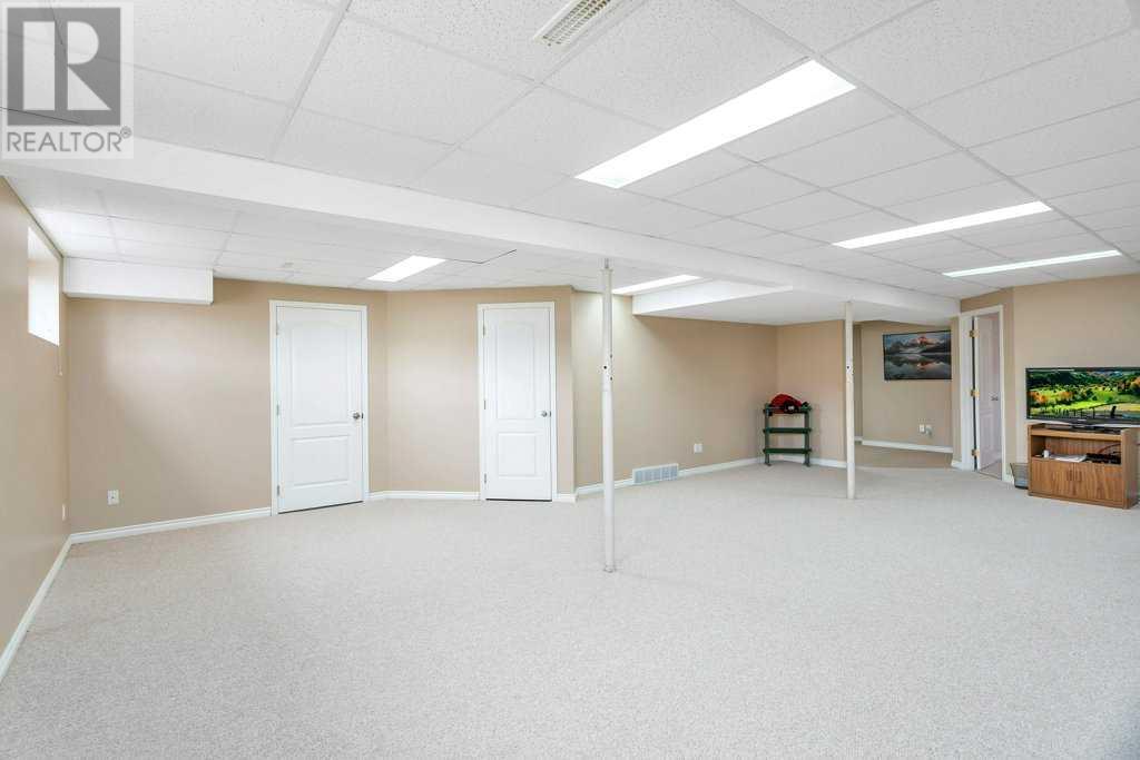 15 Lakes Close, Lacombe