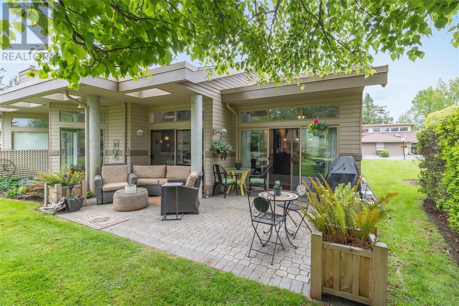 1227 Pond Pl, Parksville