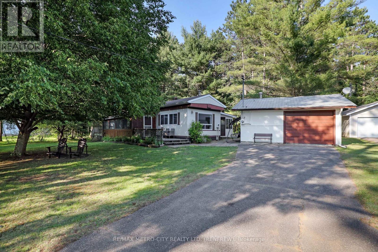 Photo 27 of 79 Flying Club Road, Greater Madawaska ON