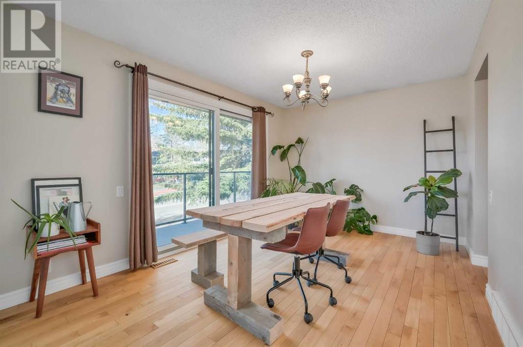 Single Family House 4 Level for Sale in  Edgedale Drive NW Edgemont Calgary 