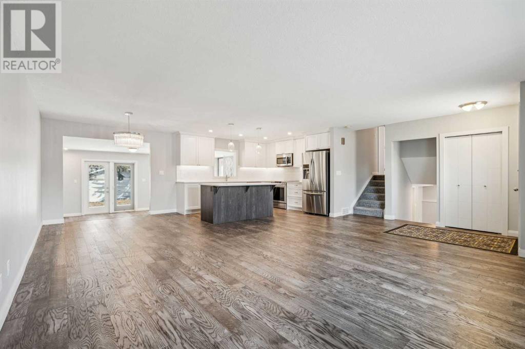 Single Family House 3 Level for Sale in  Havenhurst Crescent SW Haysboro Calgary 