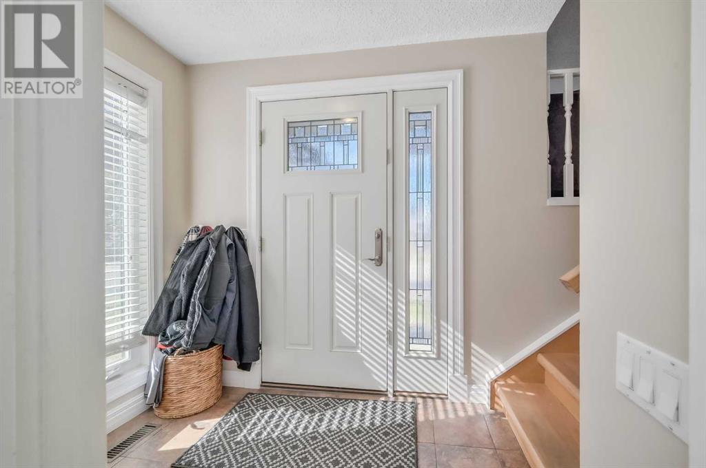 Single Family House 4 Level for Sale in  Edgedale Drive NW Edgemont Calgary 