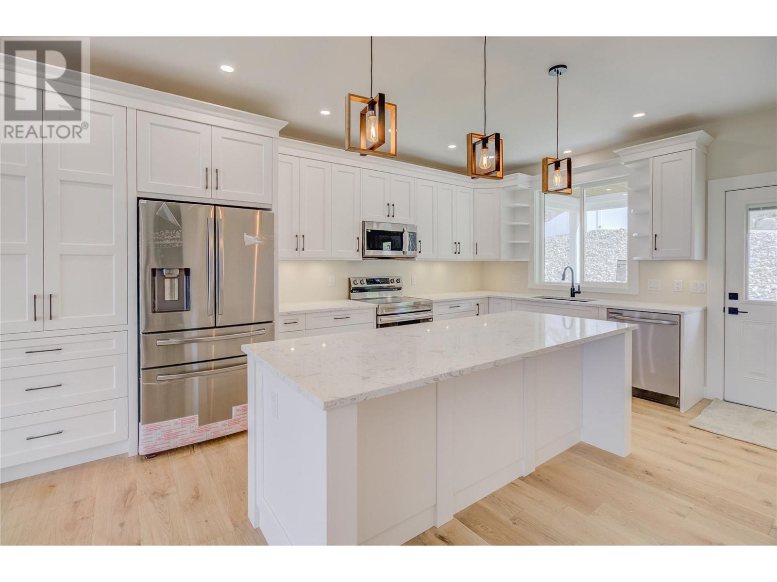  1740 9 Street Southeast, Salmon Arm
