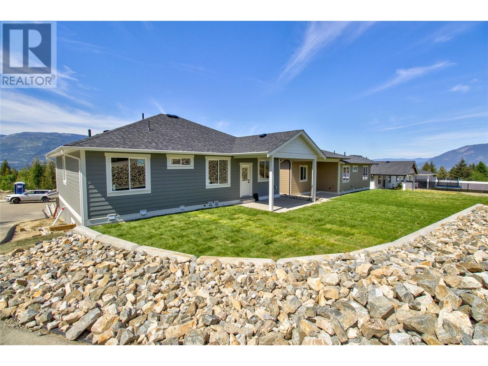  1740 9 Street Southeast, Salmon Arm